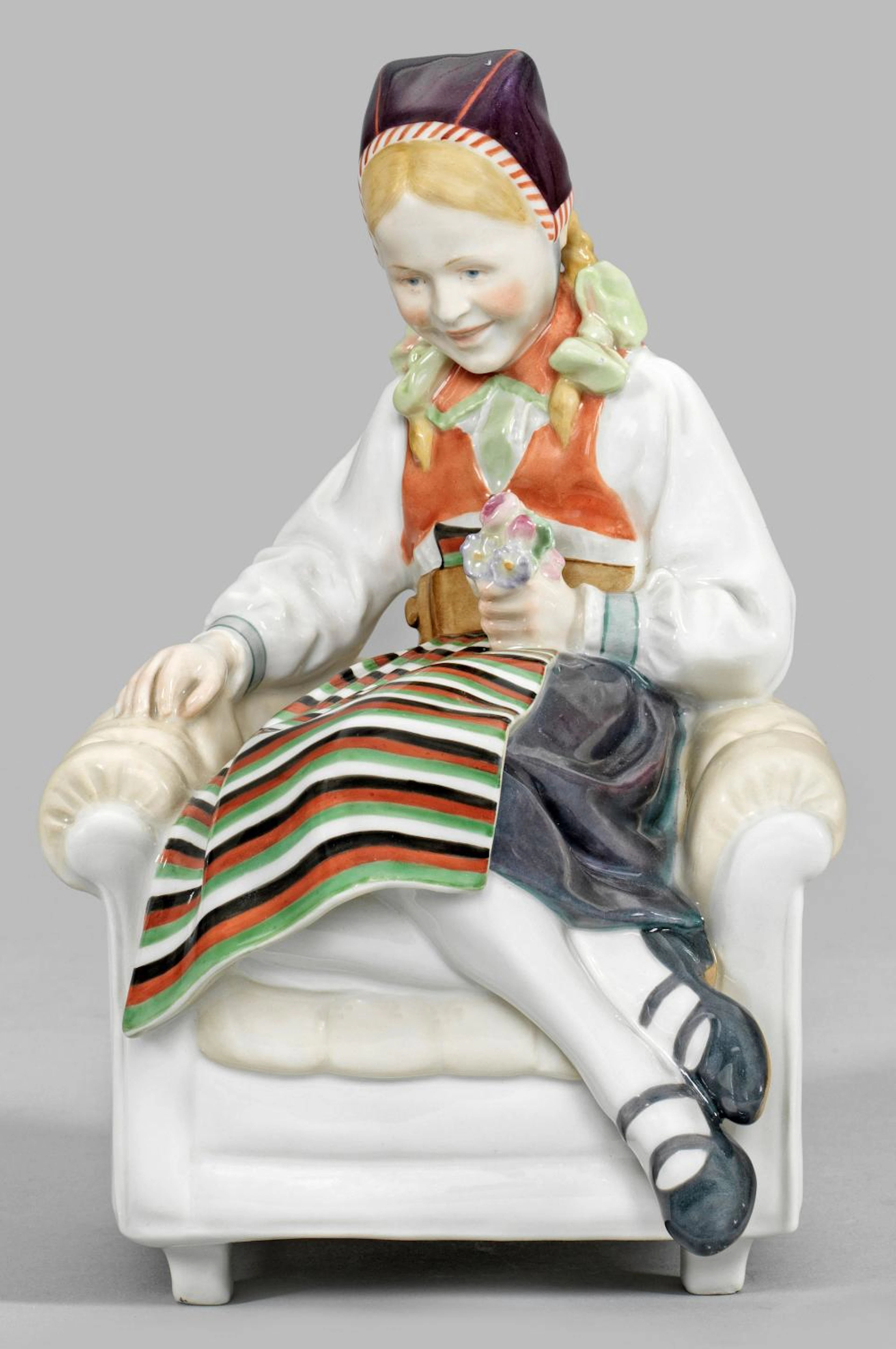 Jugendstil-Figur "Kind im Sessel"