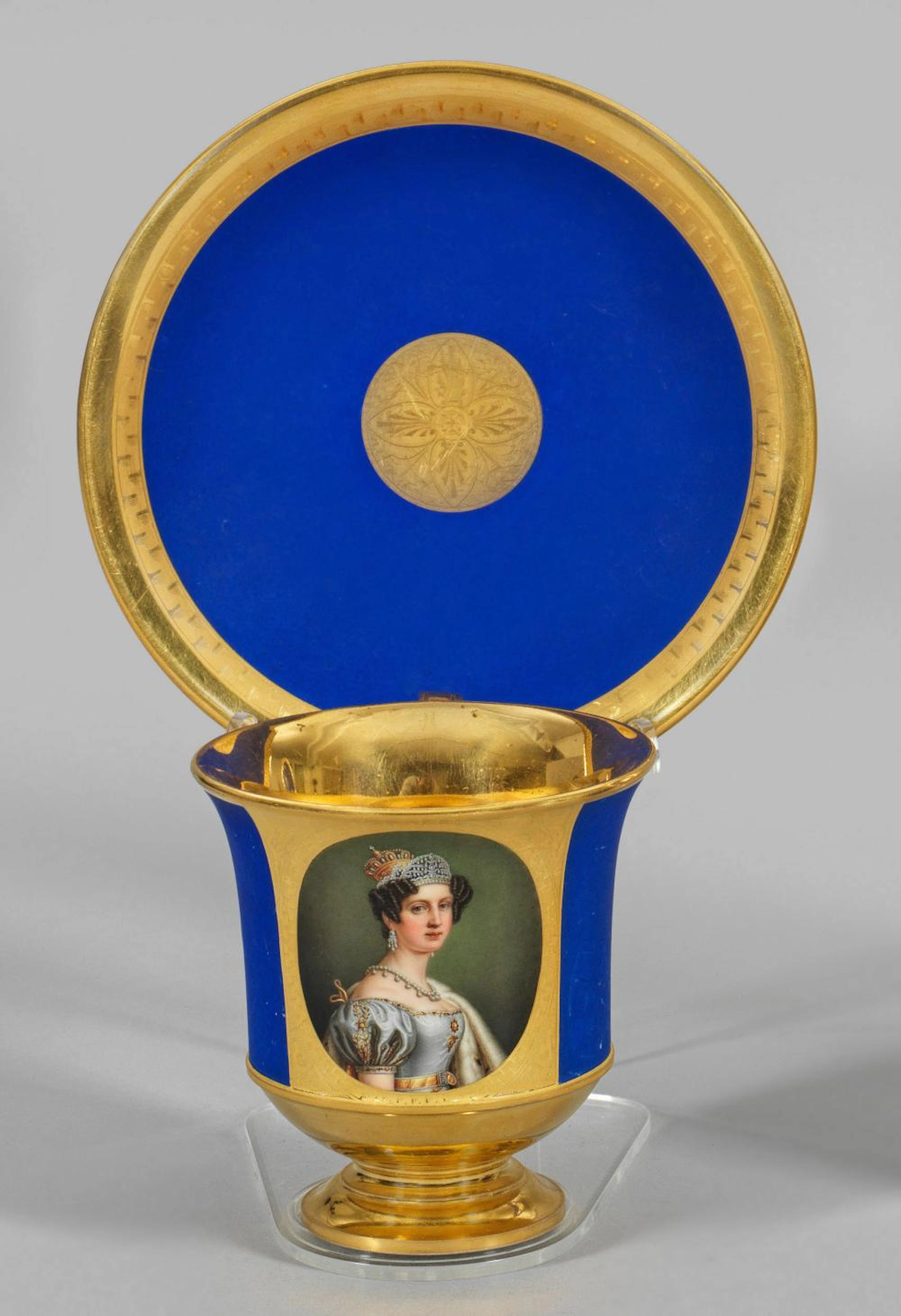 Prächtige Biedermeier-Porträttasse vo