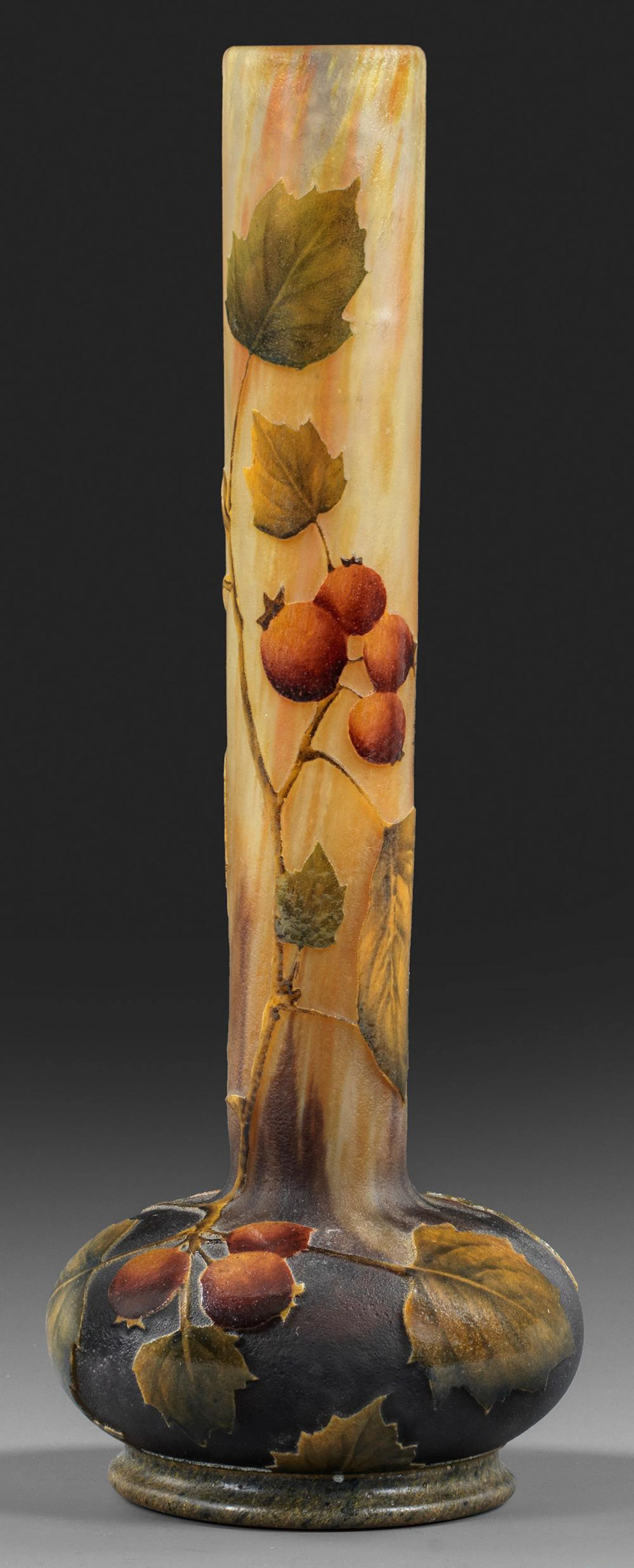 Ziervase mit Hagebuttenzweigdekor von Daum Frères