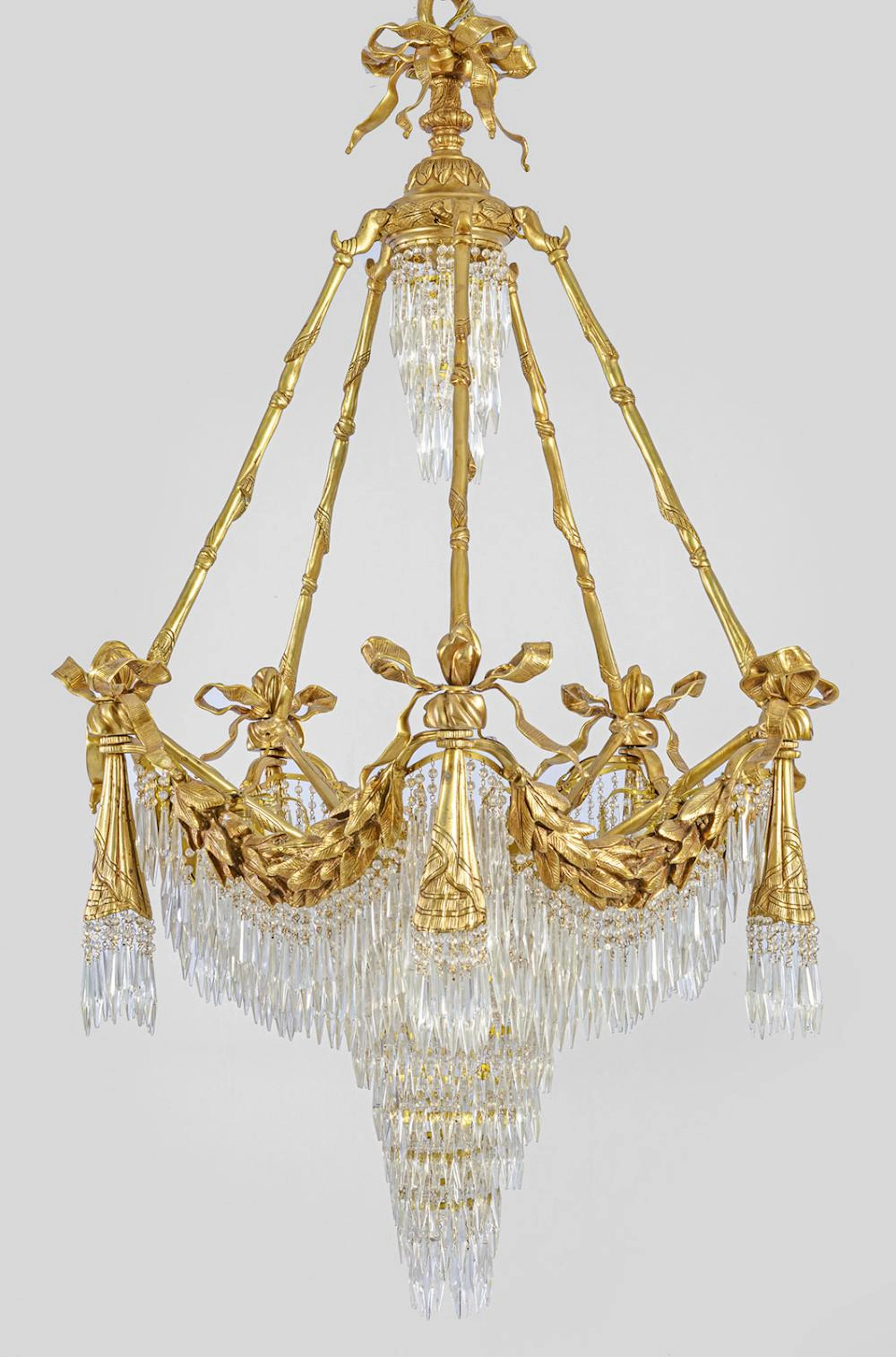 Prachtvoller Deckenlüster im Louis-XVI-Stil