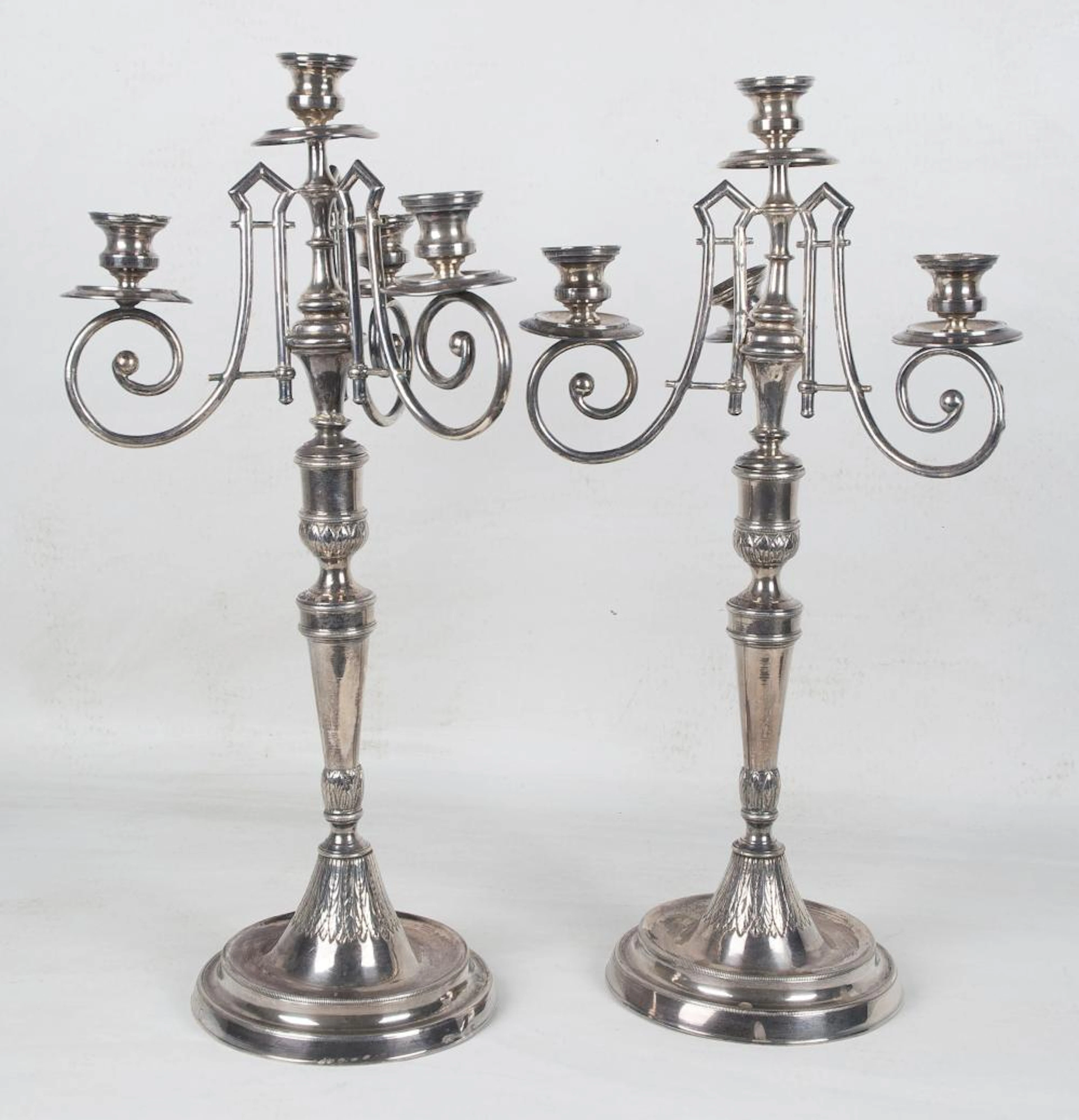 Pareja de candelabros en plata. Barcelona. Siglo XIX.