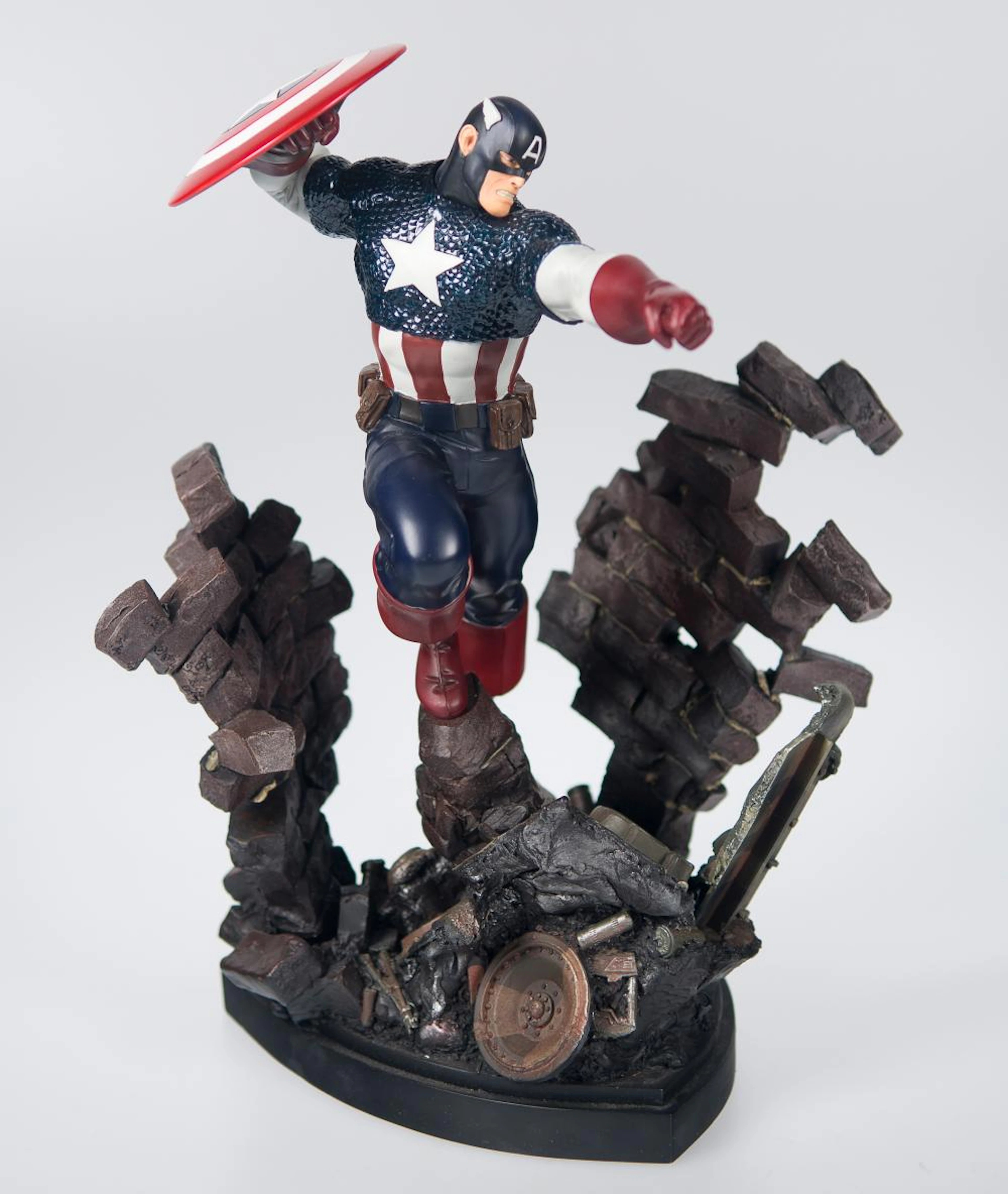 MARVEL BOWEN DESIGNS FIGURE