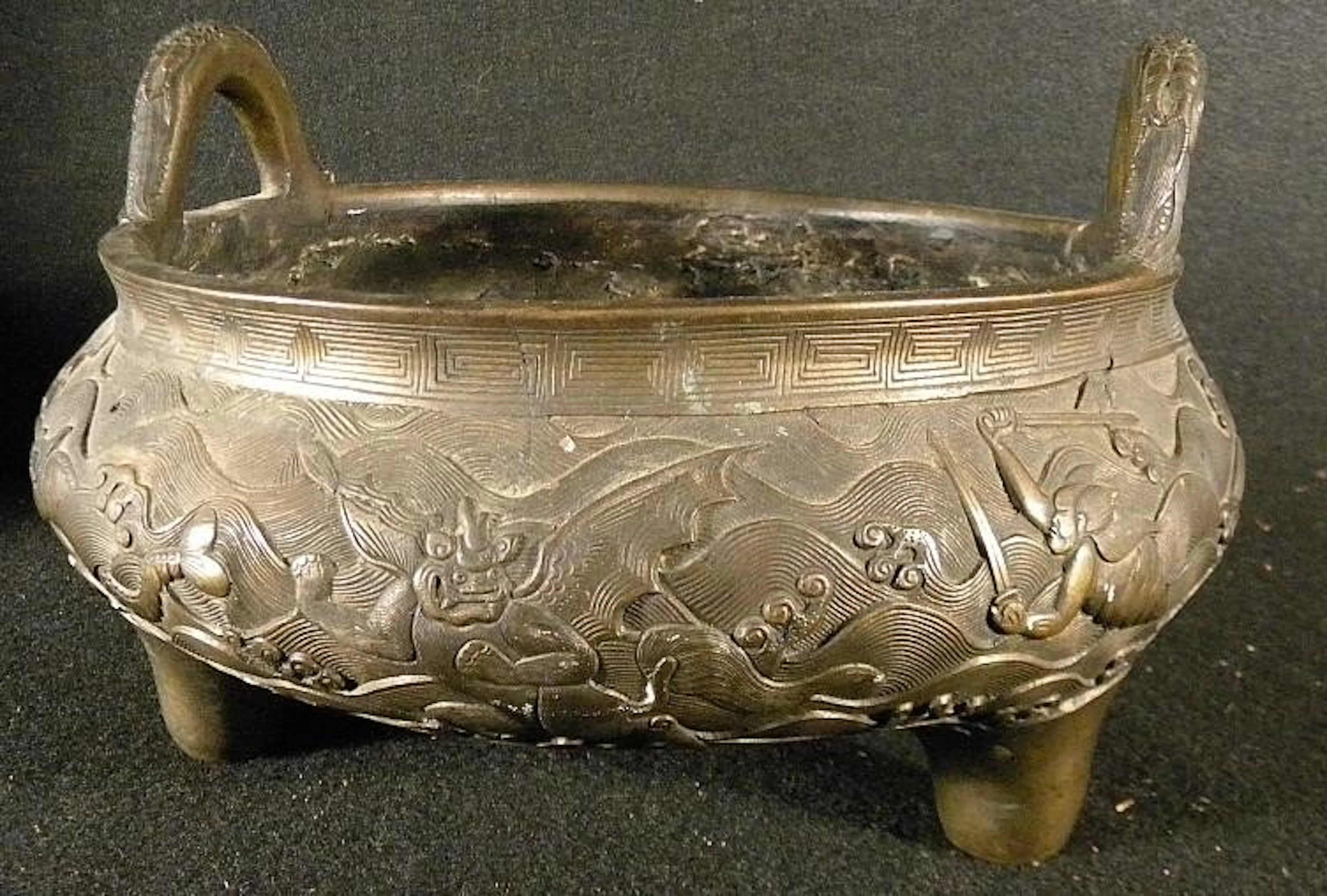 272g: early asian bronze decorative bowl with handles s