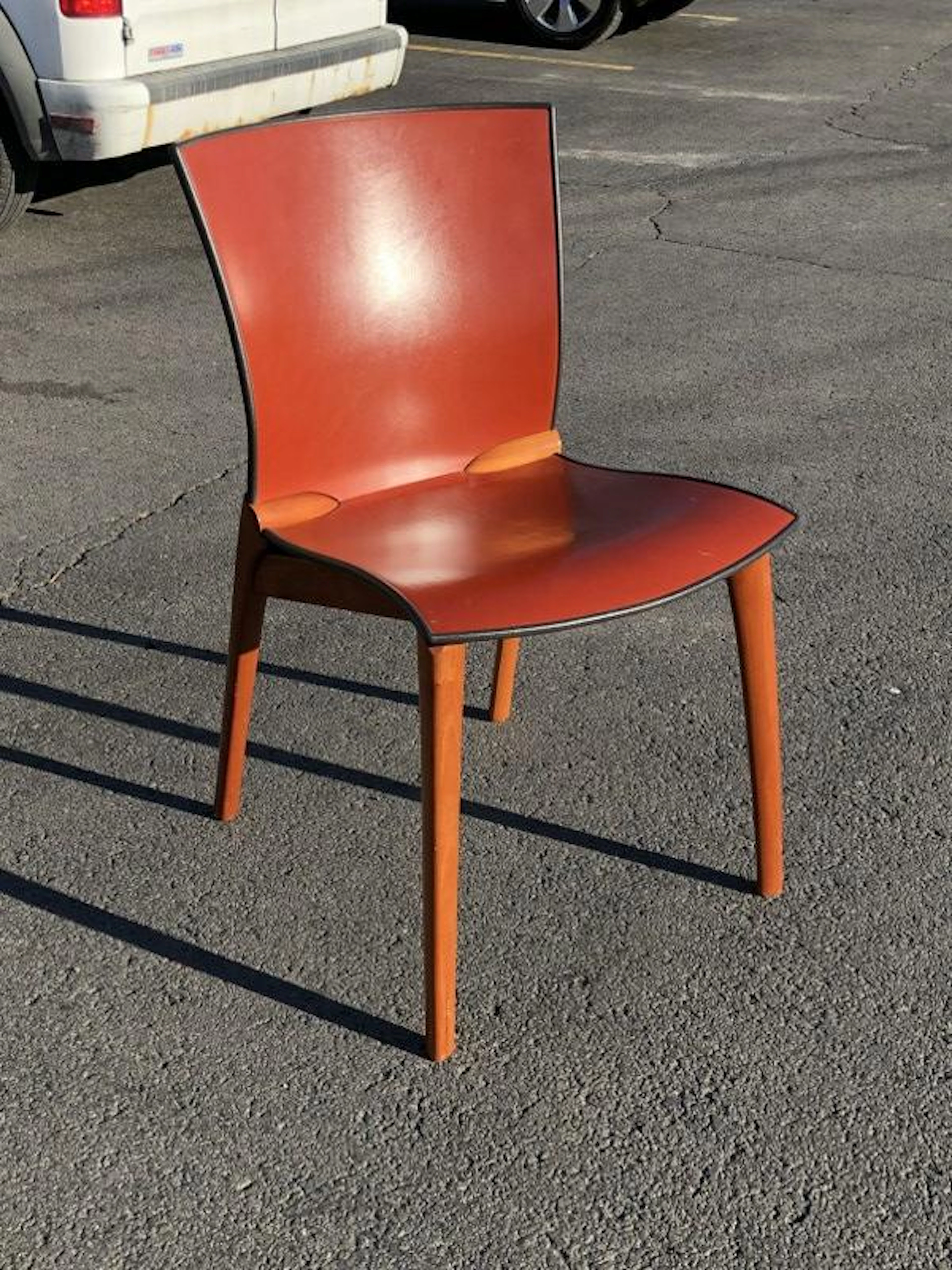 CASSINA P-3 CONTEMPORARY LEATHER SINGLE CHAIR, IN GOOD