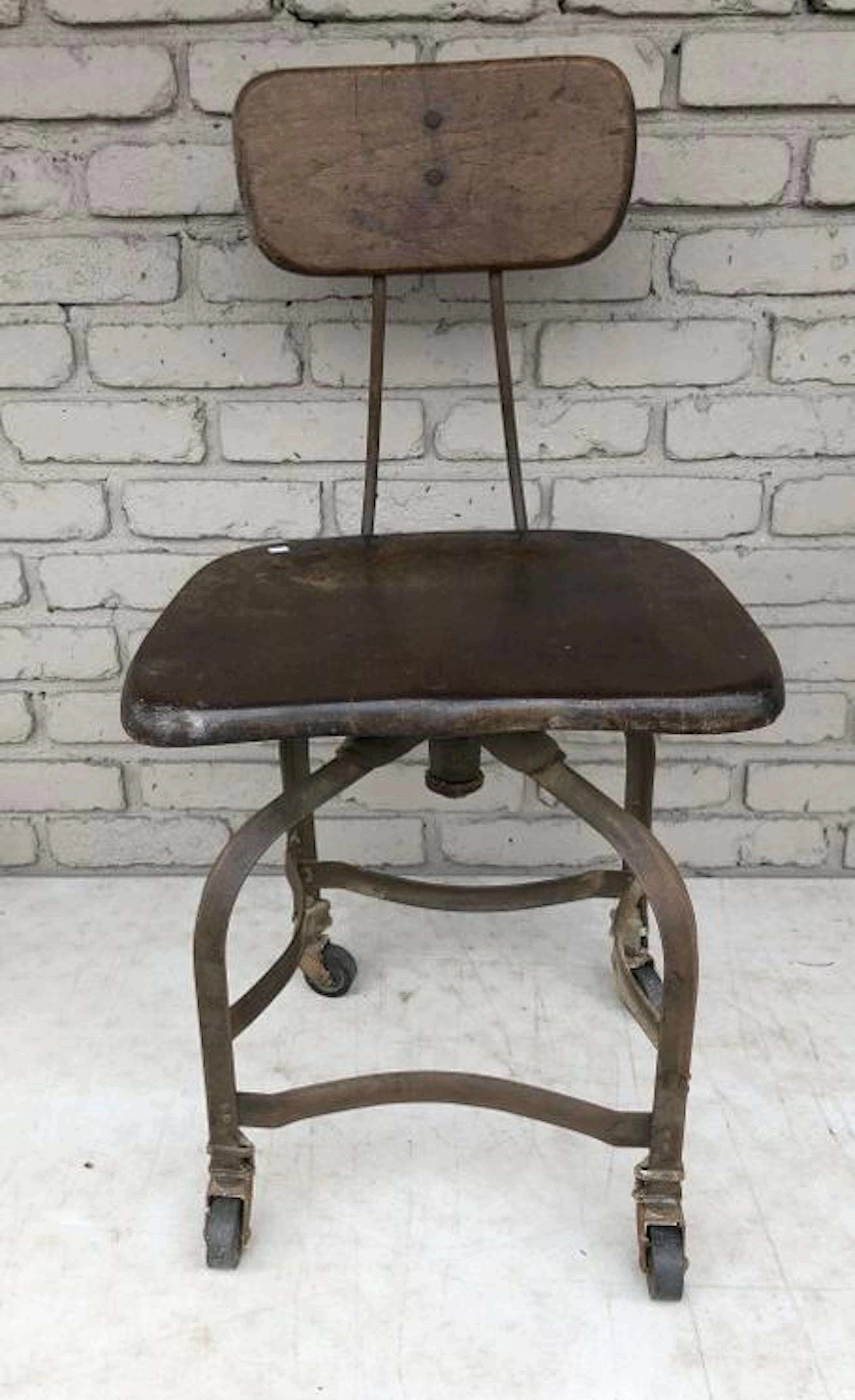 ICE OLD INDUSTRIAL CHAIR, SEAT SWIVELS, FROM LOCAL