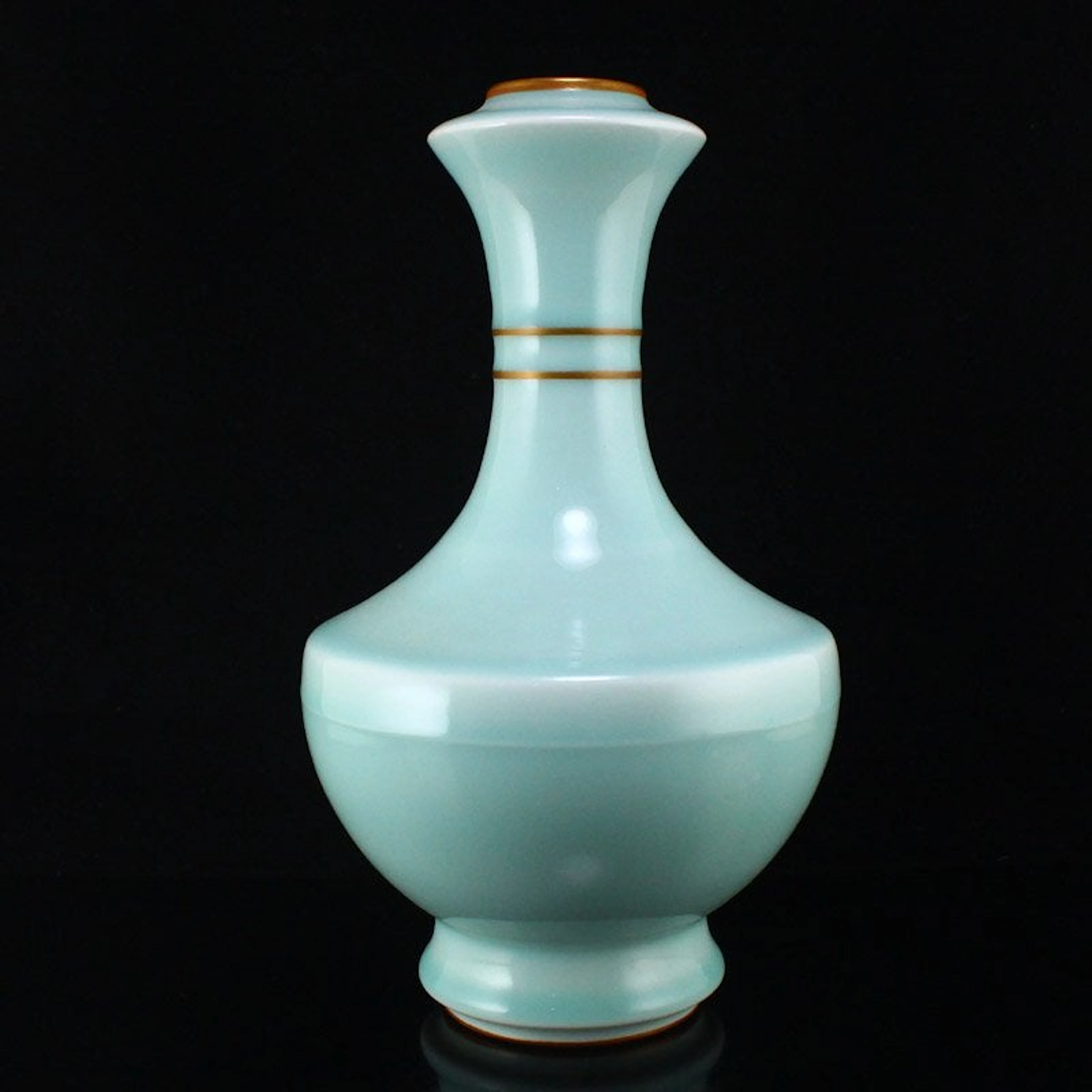 Chinese Gilt Edge Pea Green Glaze Porcelain Vase